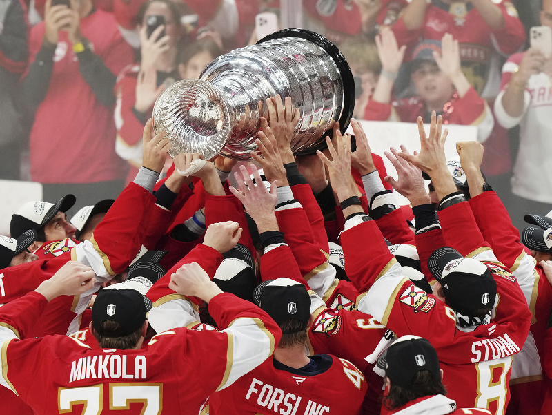 Hráči Floridy Panthers sa tešia zo zisku Stanley Cupu