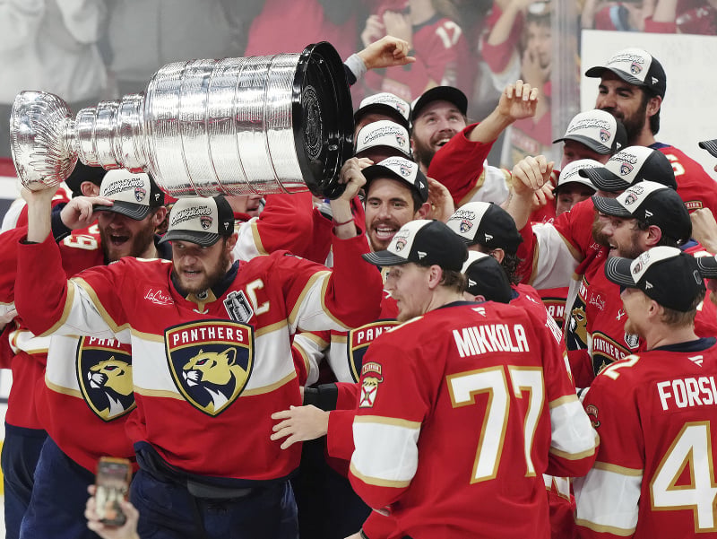 Hráči Floridy Panthers sa tešia zo zisku Stanley Cupu