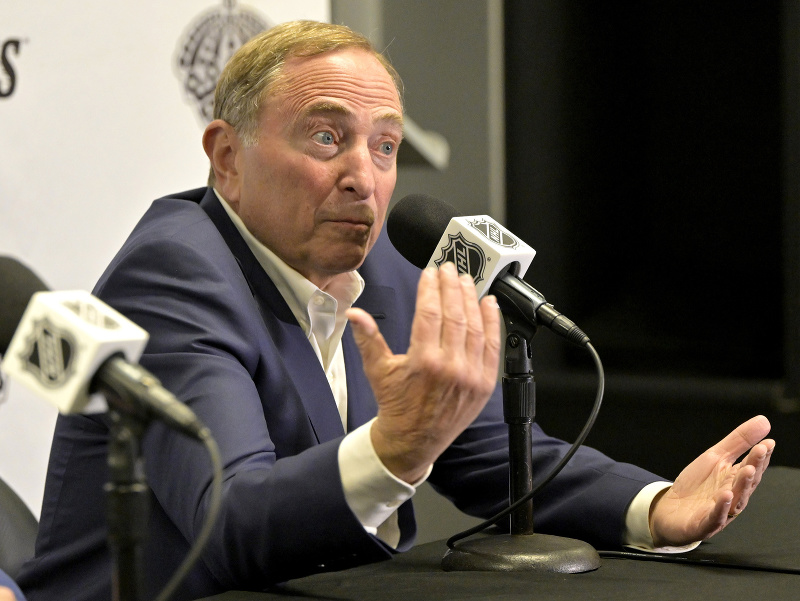 Komisár NHL Gary Bettman