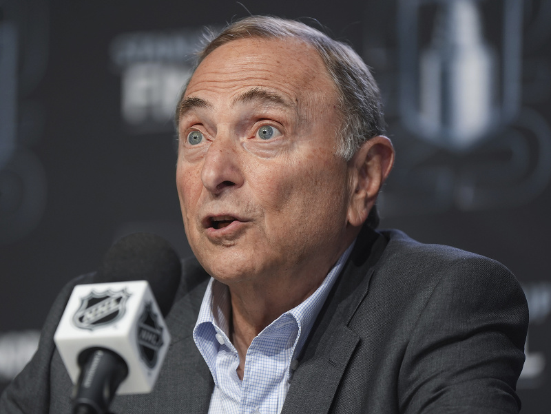 Komisár NHL Gary Bettman