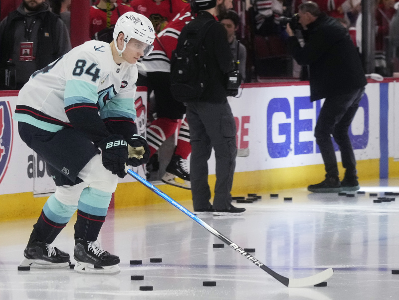 Fínsky hokejista Kaapo Kakko v drese Seattle Kraken