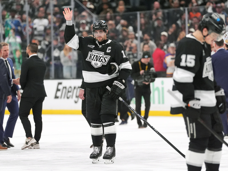 Anže Kopitar sa nadobro lúči s tribúnami v Los Angeles