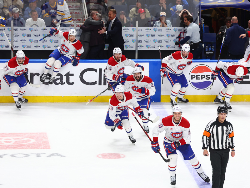 Hokejisti Montrealu Canadiens oslavujú postup do finále Východnej konferencie