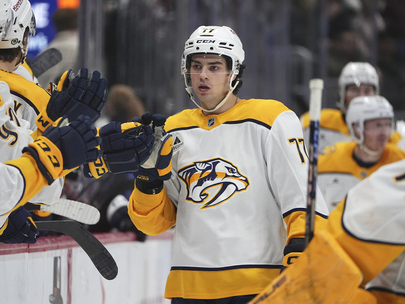 Tešiaci sa útočník Luke Evangelista z Nashvillu Predators