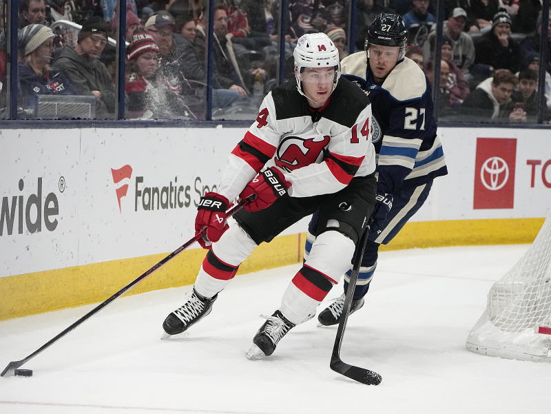 Nathan Bastian a Adam Boqvist 
