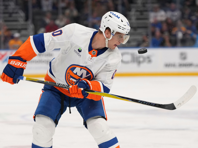 Brayden Schenn v drese NY Islanders