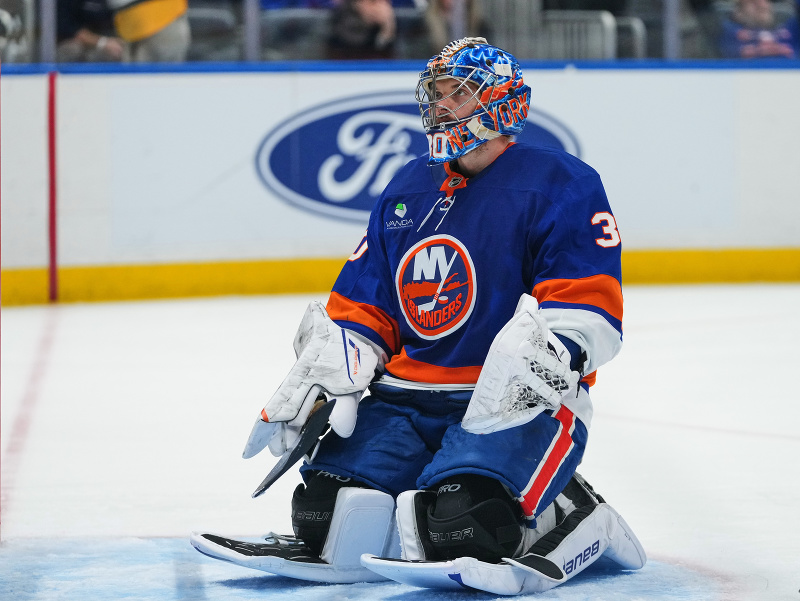 Brankár Iľja Sorokin z NY Islanders