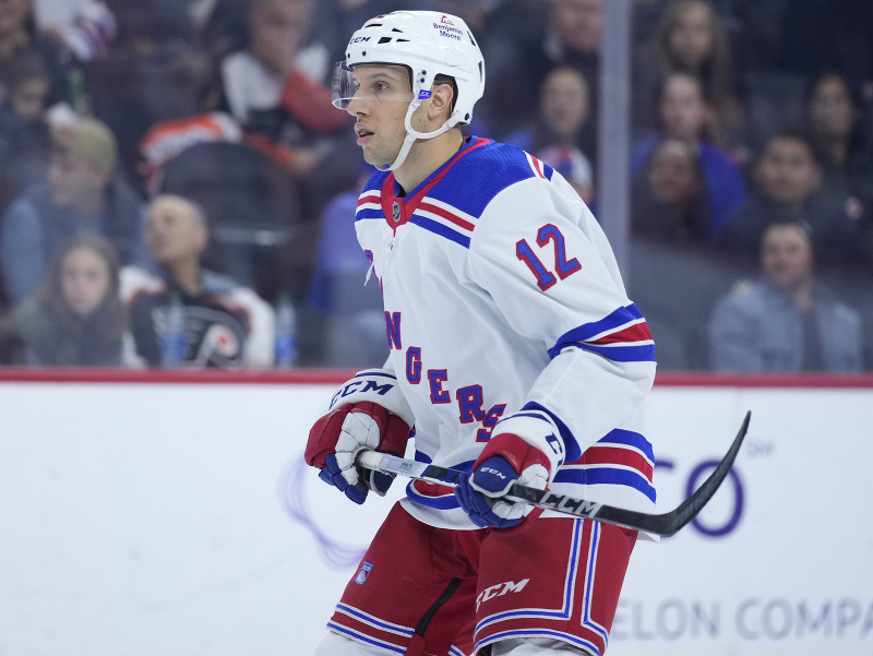 Americký hokejový útočník Nick Bonino
