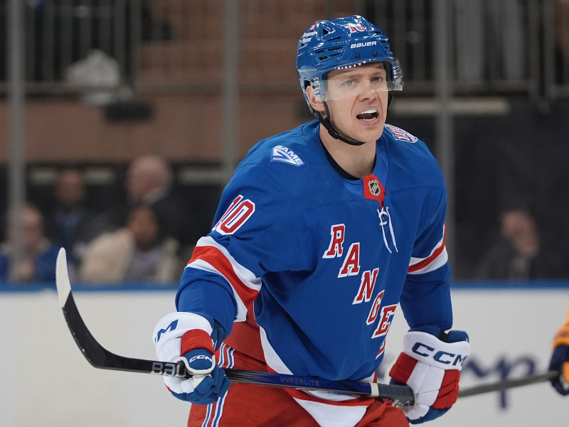 Ruský hokejista Artemij Panarin v drese NY Rangers