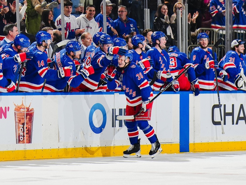 Slovenský hokejista Adam Sýkora si otvoril strelecký i bodový účet v NHL
