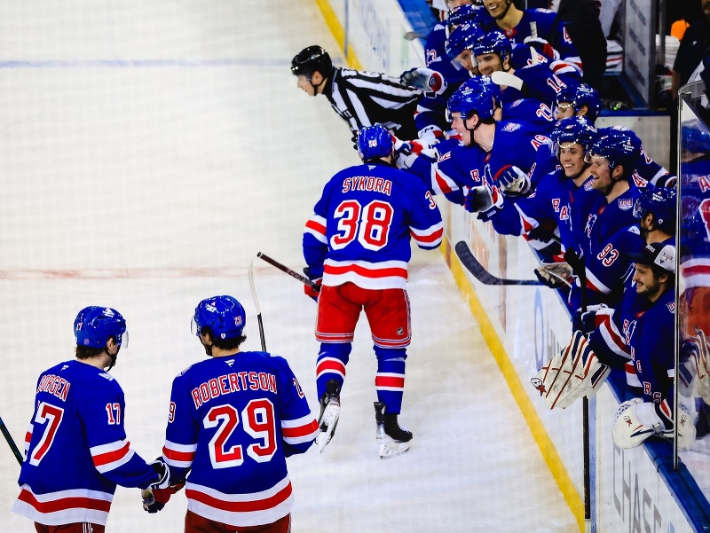 Slovenský hokejista Adam Sýkora si otvoril strelecký i bodový účet v NHL