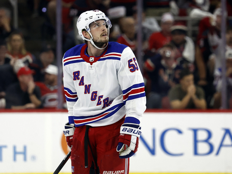 Obranca NY Rangers Ryan Lindgren