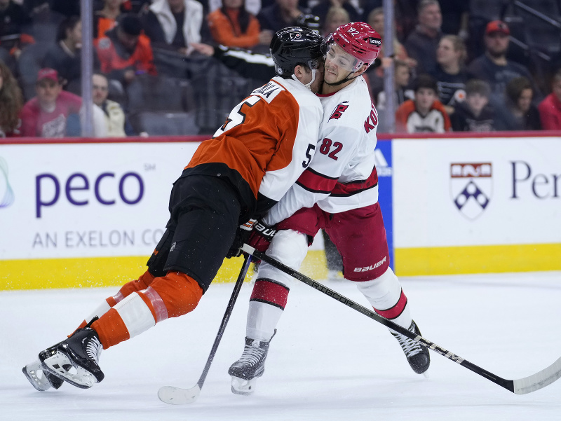 Jesperi Kotkaniemi a Jegor Zamula v zaujímavom osobnom strete