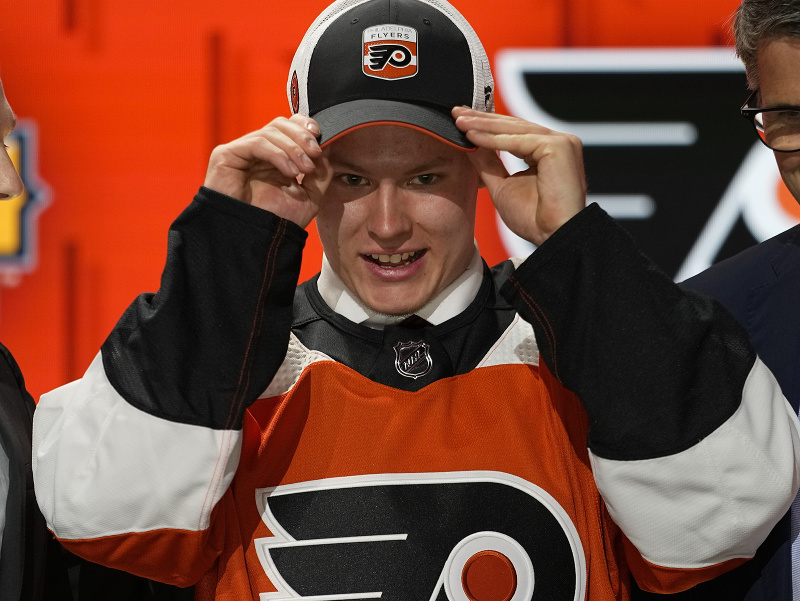 Rusa Matveja Mičkova si zo 7. miesta vybrala Philadephia Flyers