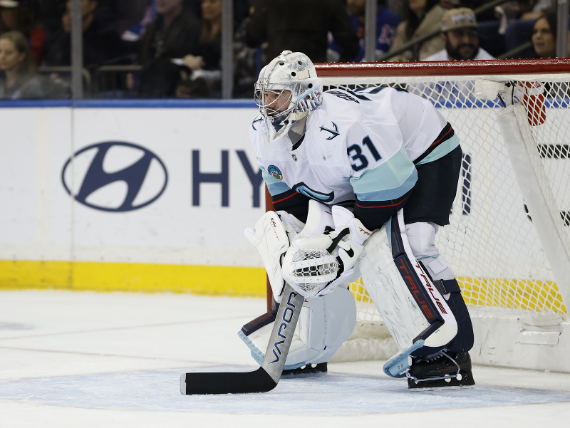  Nemecký gólman Philipp Grubauer