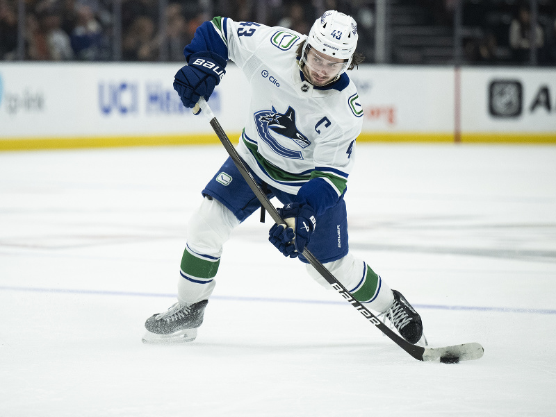 Obranca Quinn Hughes z Vancouveru Canucks