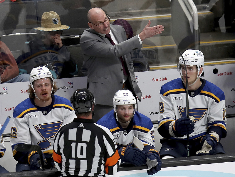 Drew Bannister na lavičke St. Louis Blues