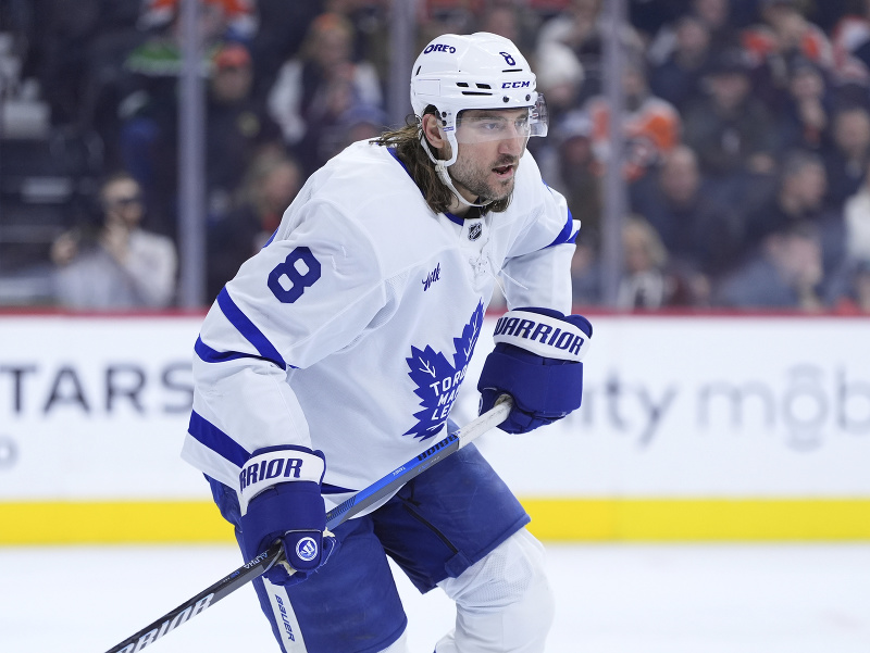 Kanadský defenzívny obranca Chris Tanev