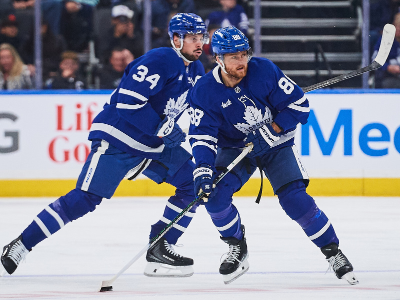 Auston Matthews a William Nylander, najväčšie hviezdy v kádri Toronta Maple Leafs