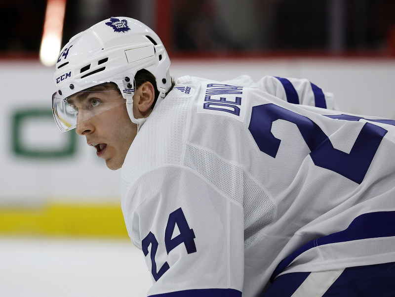 Connor Dewar v drese Toronta Maple Leafs