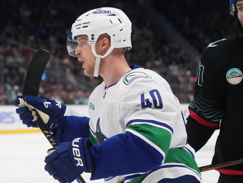 Elias Pettersson, center Vancouveru Canucks