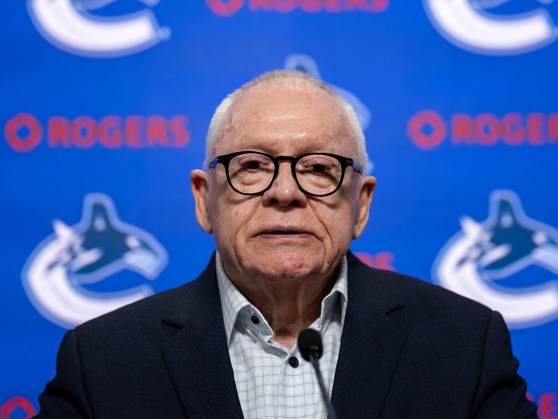 Jim Rutherford, prezident hokejových operácii v klube Vancouver Canucks