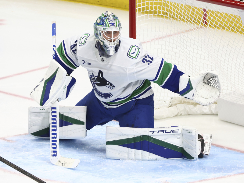 Fínsky brankár Kevin Lankinen v službách Vancouveru Canucks