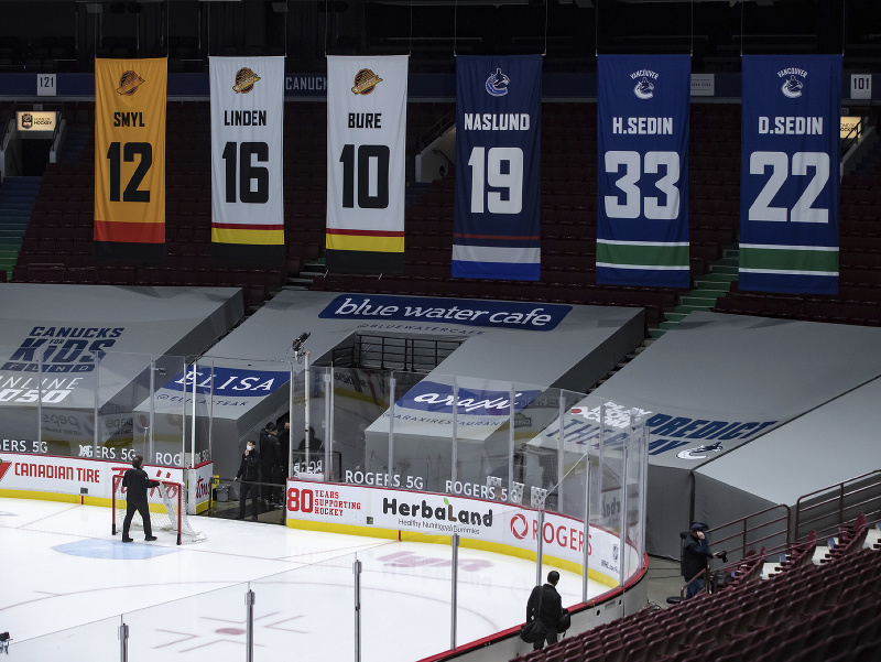 Prázdny štadión Canucks po odloženom zápase s Calgary