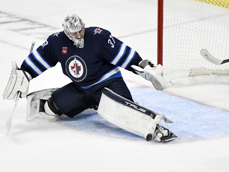 Brankár Winnipegu Connor Hellebuyck