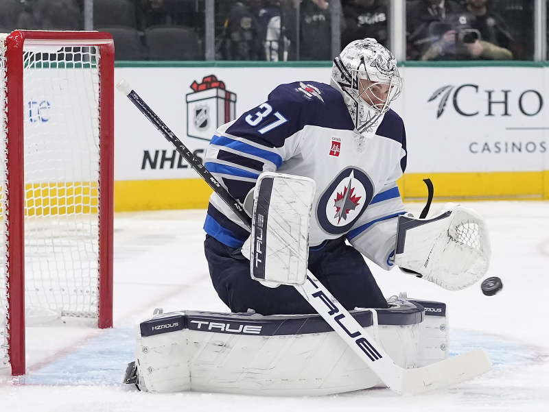 Brankár Winnipegu Connor Hellebuyck
