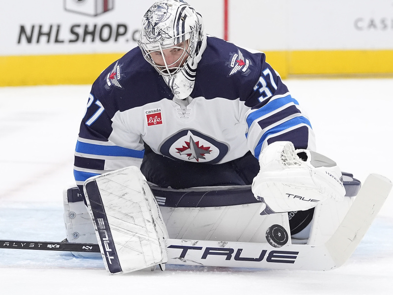Brankár Winnipegu Connor Hellebuyck