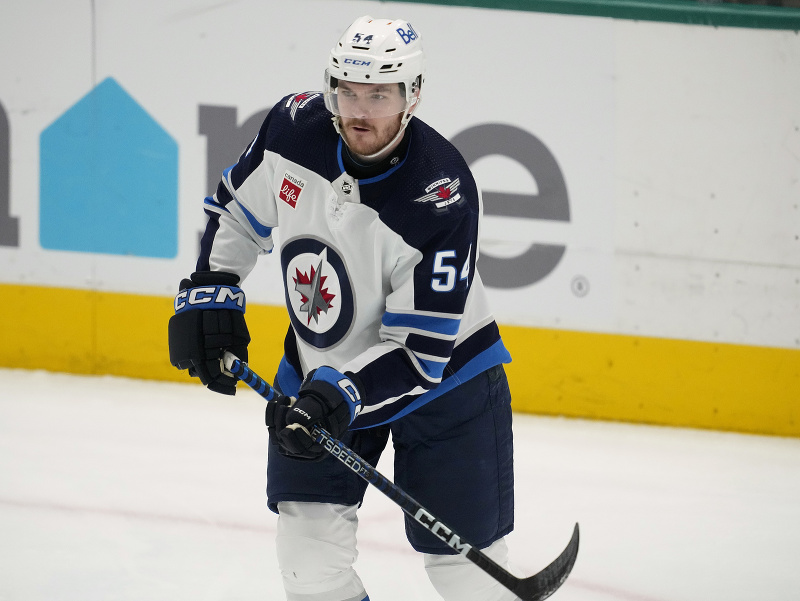 Obranca Dylan Samberg z Winnipegu Jets