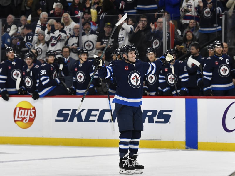 Nikolaj Ehlers pred striedačkou Winnipegu Jets