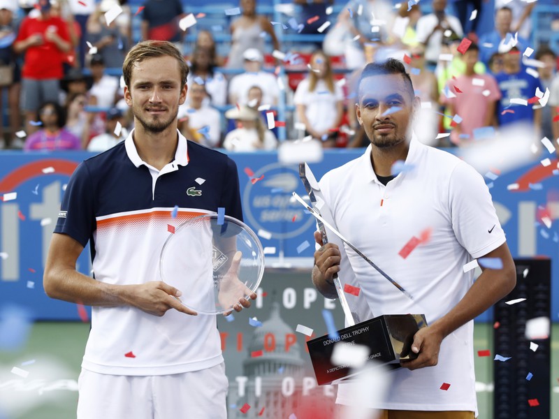 Trofeje pre víťaza a porazeného