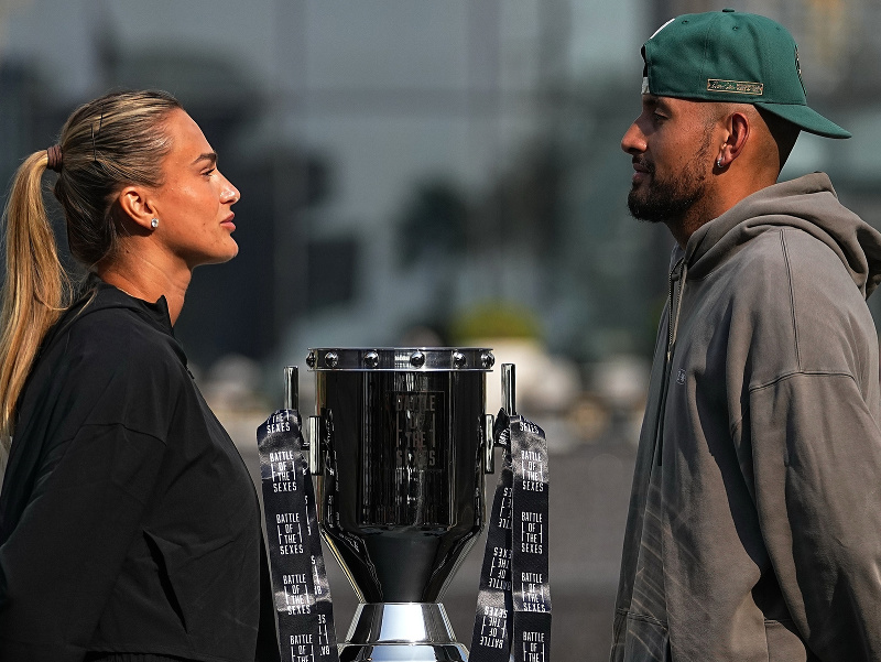 Aryna Sabalenková a Nick Kyrgios si to rozdajú v súboji pohlaví 