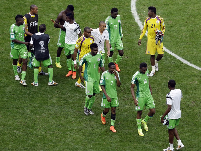 Sklamaní futbalisti Nigérie po prehre s Francúzskom