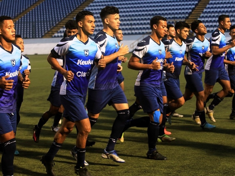 Nikaragujskí hráči počas tréningu 