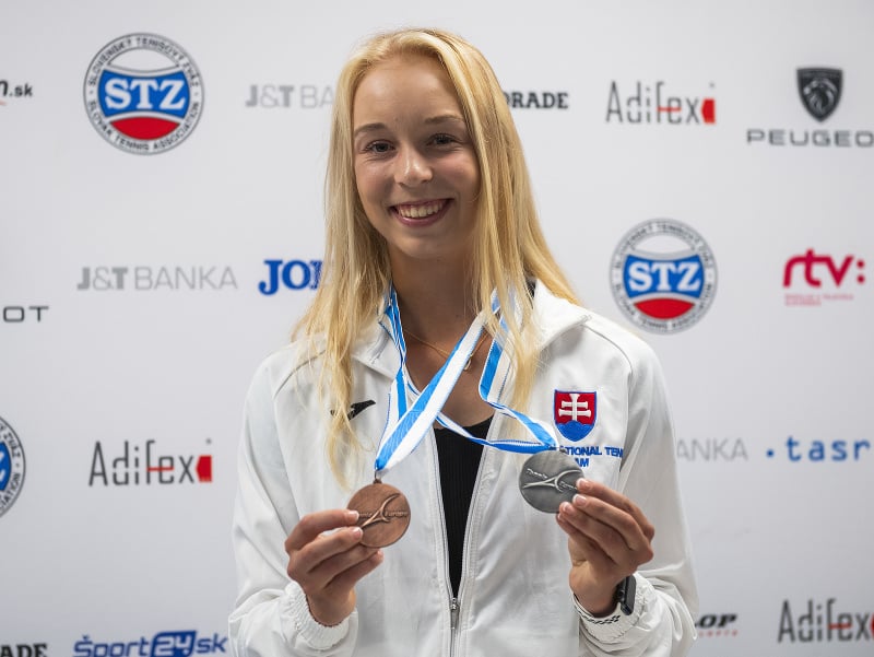 Slovenská tenistka Nina Vargová, dvojnásobná medailistka z tenisových majstrovstiev Európy hráčok do 18 rokov
