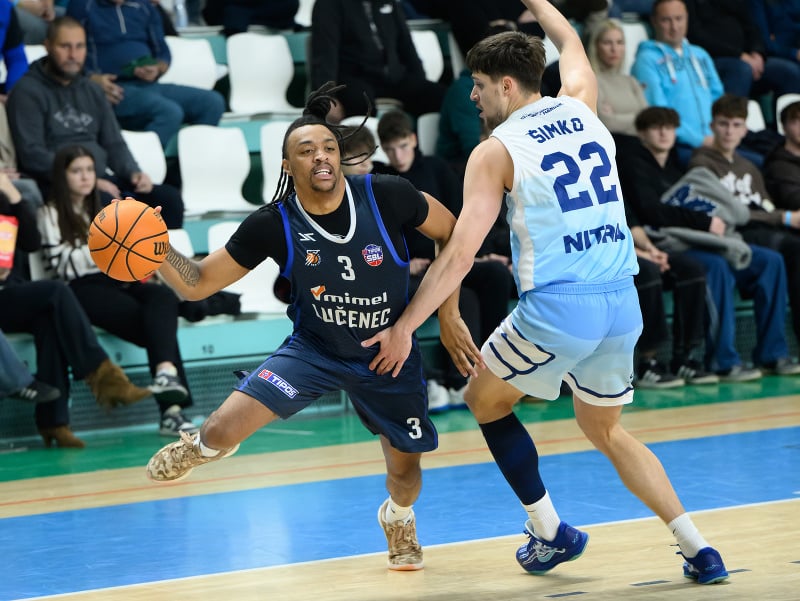 Zľava Eric Dean Lewis Boone (Lučenec) a Maroš Šimko (Nitra)