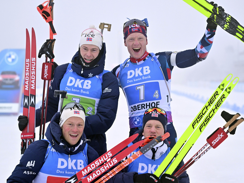 Biatlonisti Nórska triumfovali v nedeľňajšej štafete na 4x7,5 km