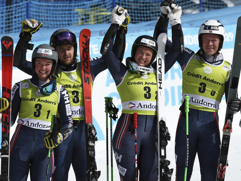 Nórski lyžiari triumfovali v paralelnej súťaži tímov