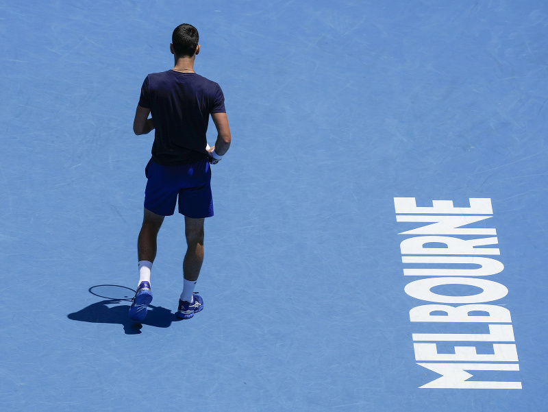 Srbský tenista Novak Djokovič počas tréningu pred Australian Open
