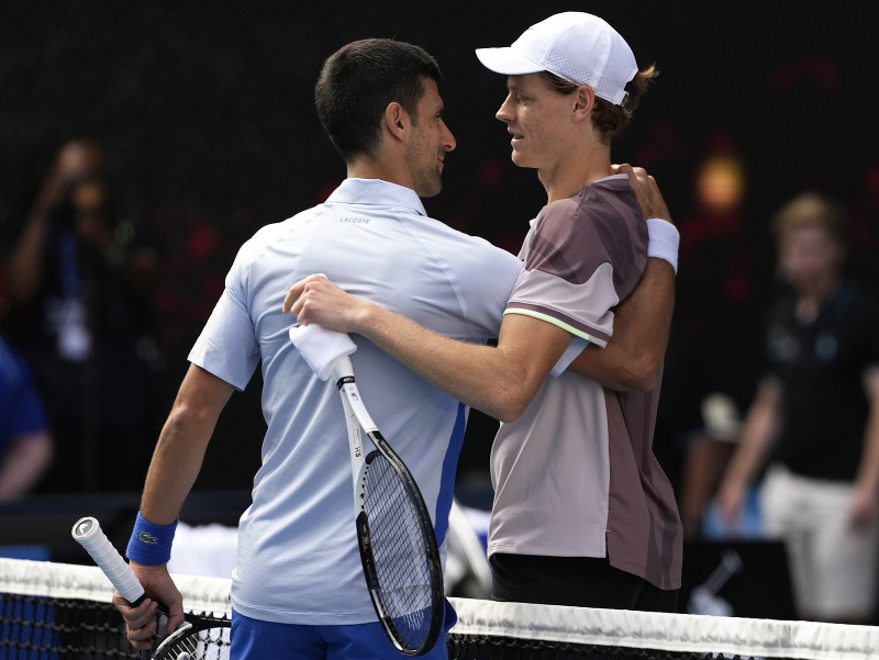 Gratulácia v podaní Novaka Djokoviča po tom, čo prehral s Jannikom Sinnerom