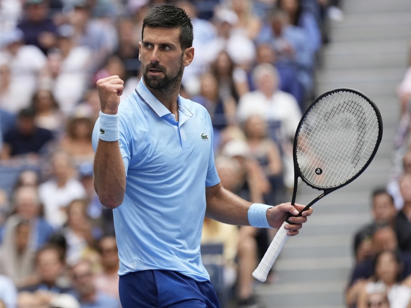 Oslavujúci Novak Djokovič