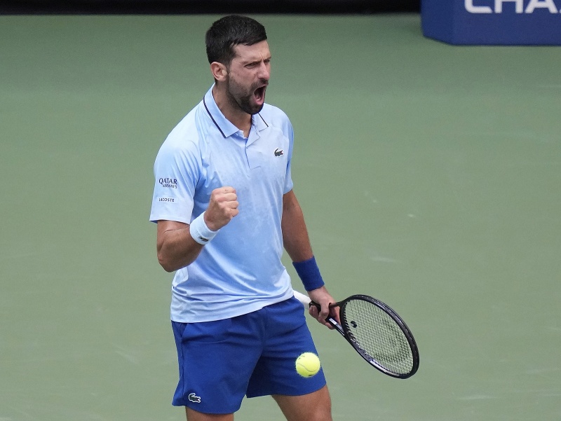 Oslavujúci Novak Djokovič