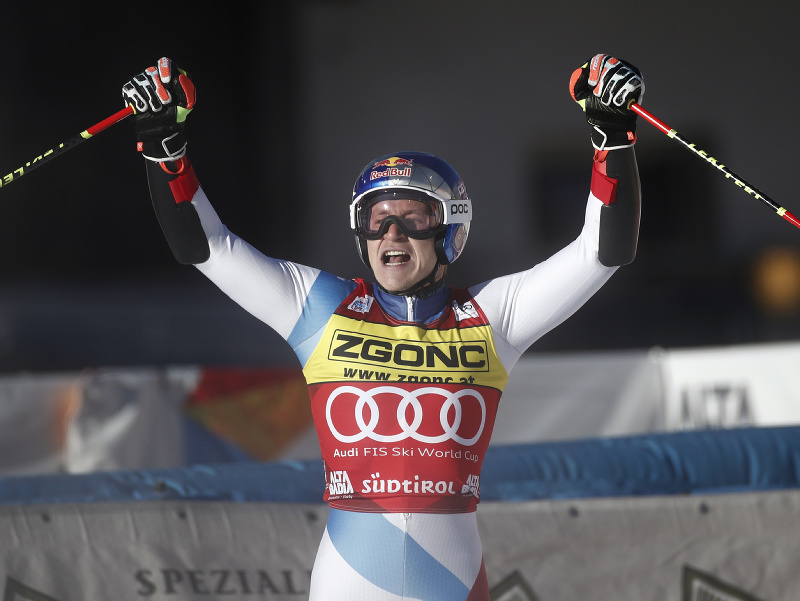 Švajčiarsky lyžiar Marco Odermatt vyhral obrovský slalom v Alta Badii