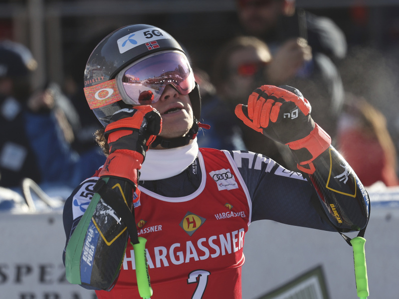 Nór Lucas Braathen sa teší v cieli 2. kola obrovského slalomu