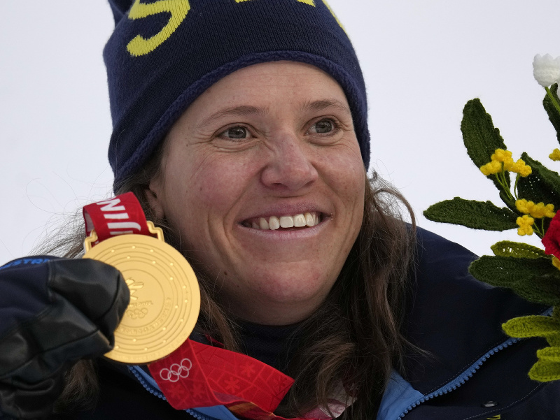 Švédska lyžiarka Sara Hectorová so zlatou olympijskou medailou za obrovský slalom
