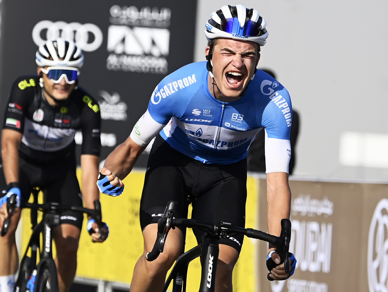 Devätnásťročný český cyklista Mathias Vacek vyhral v špurte šiestu etapu pretekov WorldTour Okolo Spojených arabských emirátov
