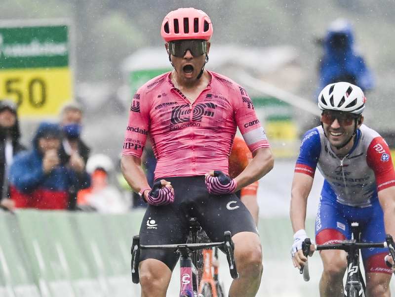 Stefan Bissegger oslavuje triumf v štvrtej etape na pretekoch Okolo Švajčiarska